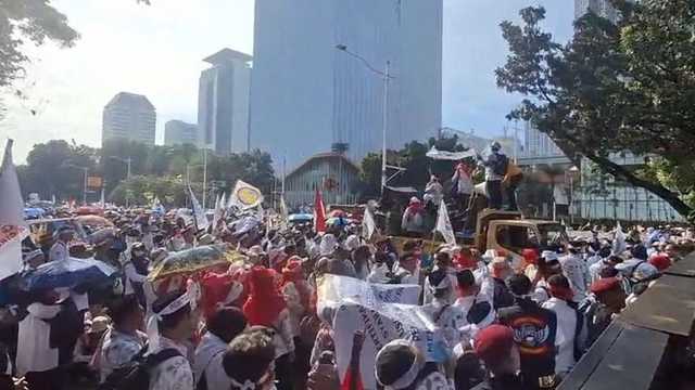 Demo Guru di Jakarta: Jalan Merdeka Selatan Ditutup, Ribuan Polisi Dikerahkan