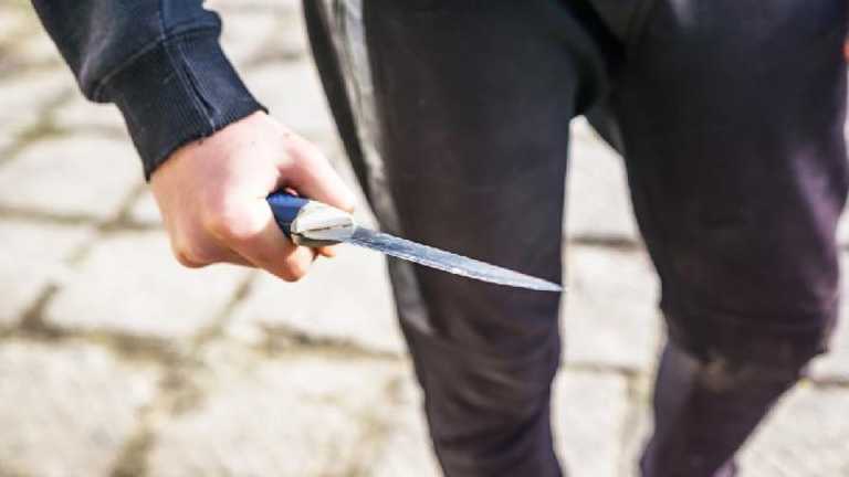 Kereta Inggris Geger Penikaman Massal, 10 Korban Dilarikan, 2 Pelaku Ditangkap