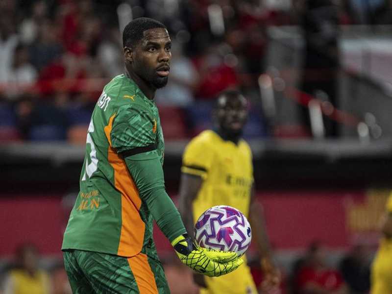 Chelsea Siap Bajak Mike Maignan Gratis, AC Milan Terancam Rugi Besar!
