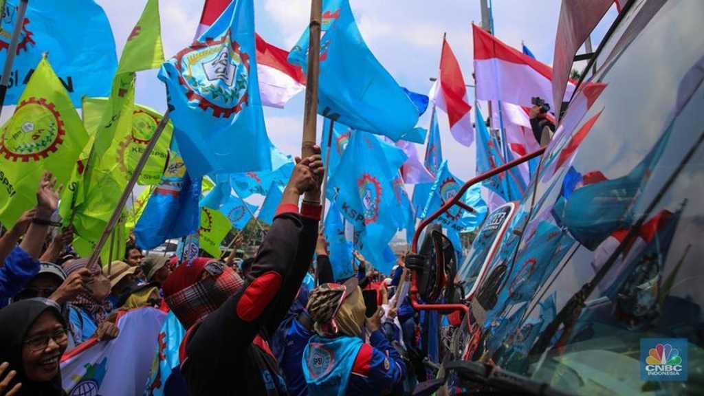 Ribuan Buruh Kepung JCC Senayan: Tuntut Tolak Outsourcing, Upah Naik 10,5%