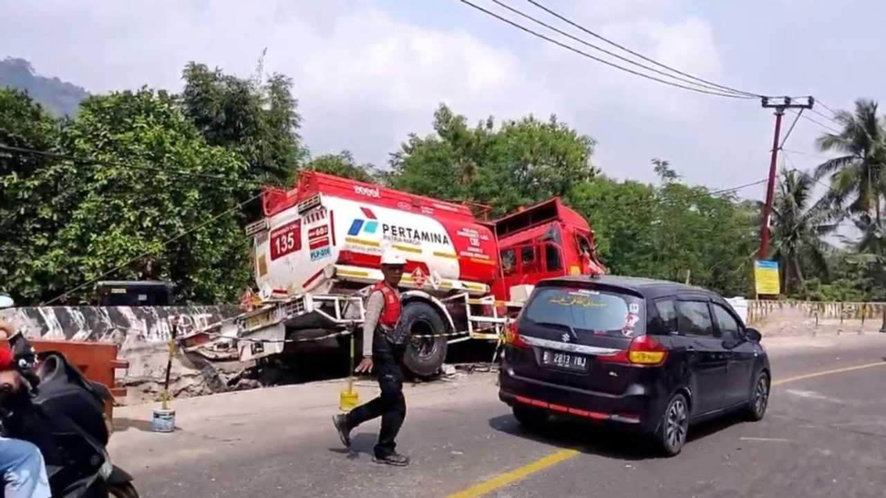 HOROR! Truk Pertamina Rem Blong Hantam 12 Kendaraan di Bogor, Sopir Ungkap Detik-detik Mencekam