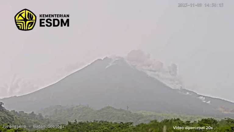 Gunung Merapi Semburkan Awan Panas Empat Kali, Jarak Luncur Capai 2 Km