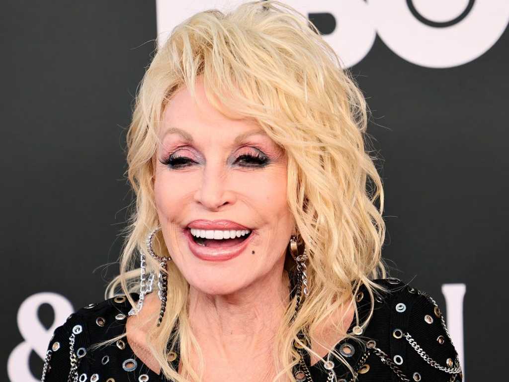 Dolly Parton tunda konser Las Vegas karena masalah kesehatan