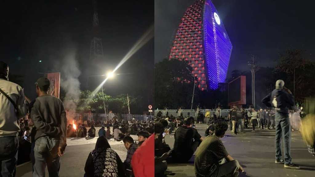 Makassar Membara! Ratusan Massa Blokade Jalan, Tuntut Kapolri Mundur Usai Ojol Tewas