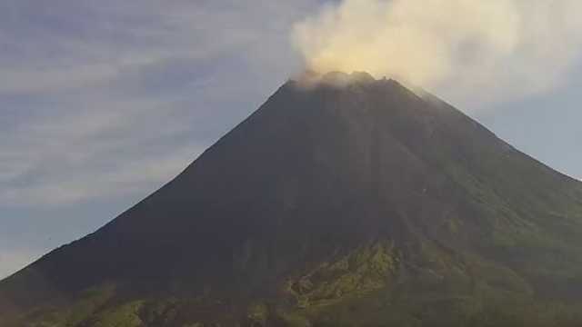 Aktivitas Vulkanik Merapi Masih Tinggi, Volume Kubah Lava Menyusut