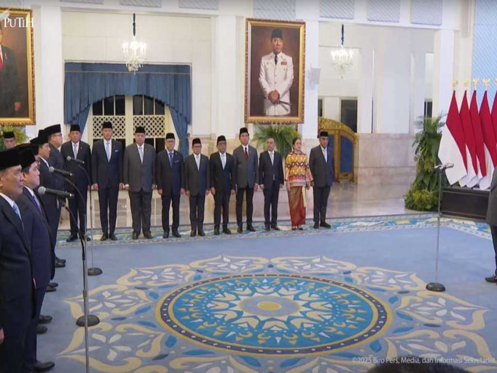Prabowo 
rombak kabinet ketiga kalinya, lantik Menkopolkam baru