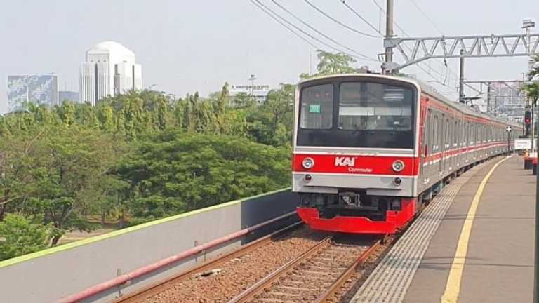 KAI Commuter Siapkan 102 Rangkaian Kereta untuk Angkutan Nataru 2025/2026