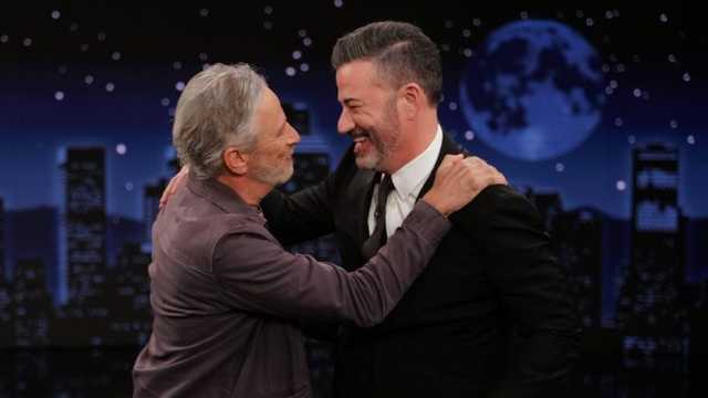 Jon Stewart ambil alih The Daily Show setelah Jimmy Kimmel Live! dihentikan