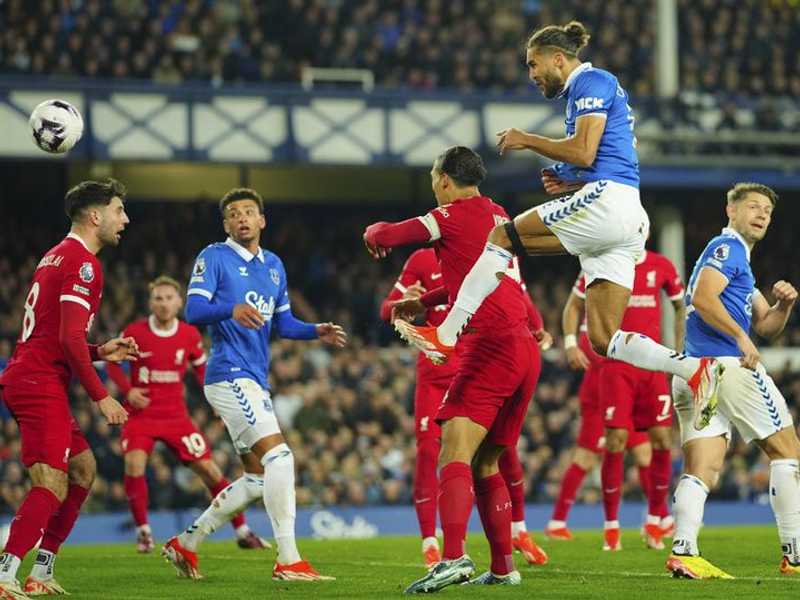 Derby Merseyside terancam ditunda lagi karena badai di Anfield