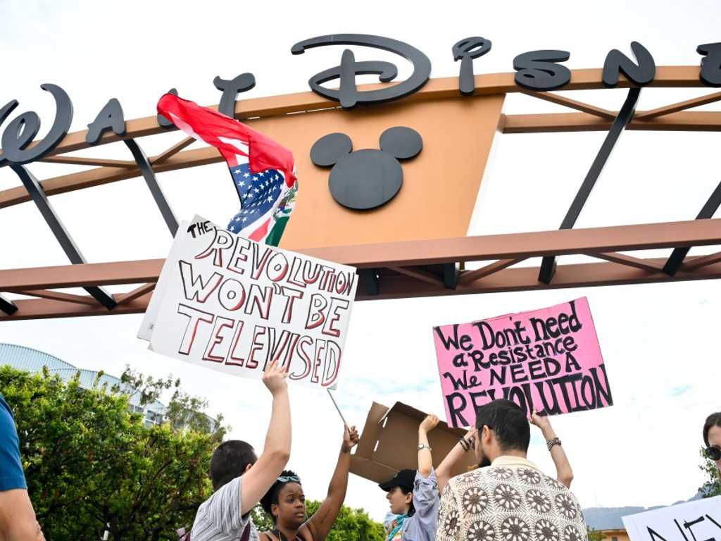 Protes meluas terhadap Disney setelah Jimmy Kimmel Live ditarik dari siaran