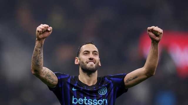 Hakan Calhanoglu Gacor Lagi, Bawa Inter Milan Hajar Fiorentina 3-0