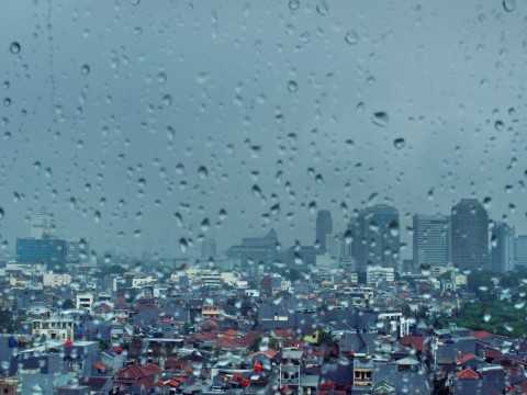 Waspada! Hujan Petir Diprediksi Landa Jakarta Sore Hari