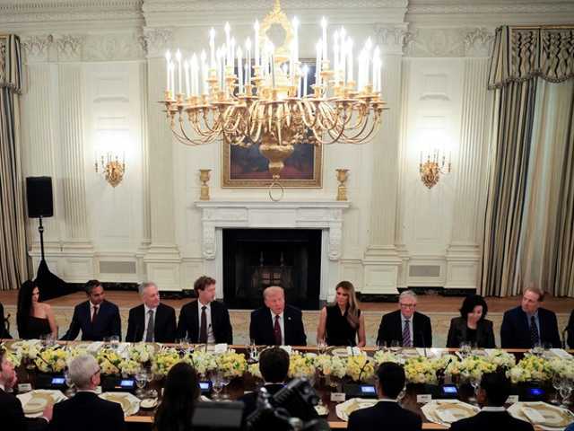 Elon Musk Absen, Trump Gelar Makan Malam Elit Teknologi di Gedung Putih