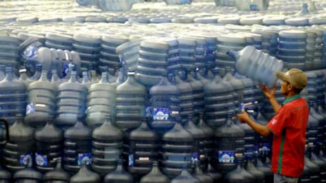 Klaim Aqua Dipertanyakan DPR: Sumber Air Sumur Bor vs Mata Air Pegunungan