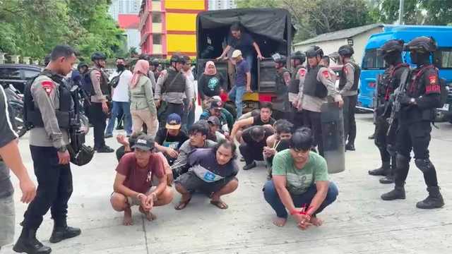 BNN Gerebek Kampung Bahari, 18 Tersangka Narkoba Ditangkap Usai Melawan