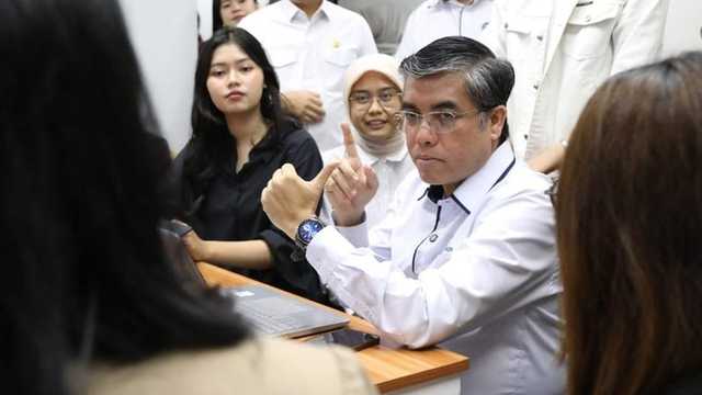 Menaker Yassierli: Magang Nasional Khusus Fresh Graduate, Lulusan Lama Cari Kerja