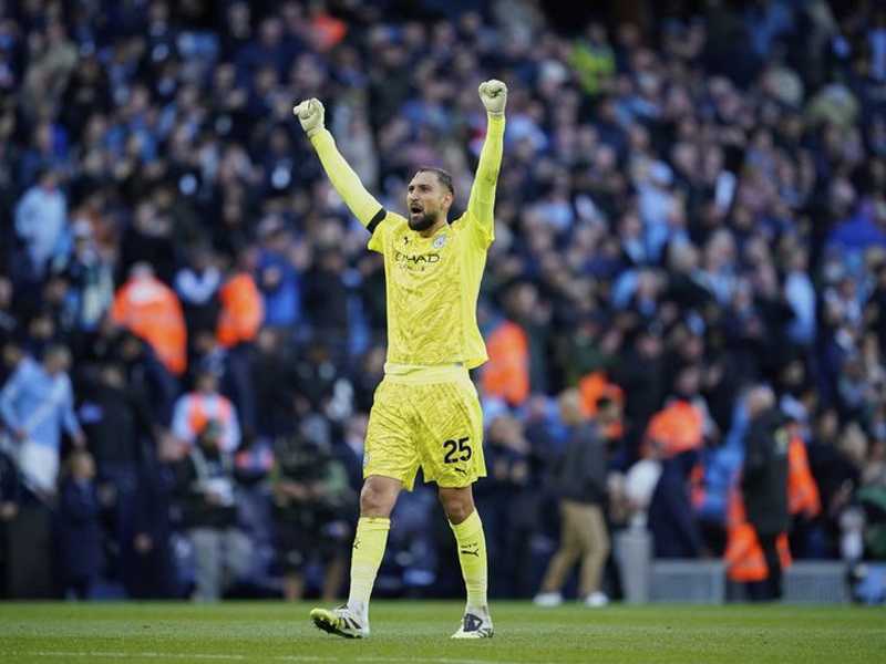 Peter Schmeichel puji Gianluigi Donnarumma, kritik pedas Manchester United