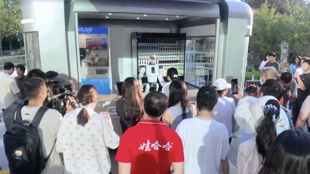 Startup China buka toko yang dikelola robot humanoid