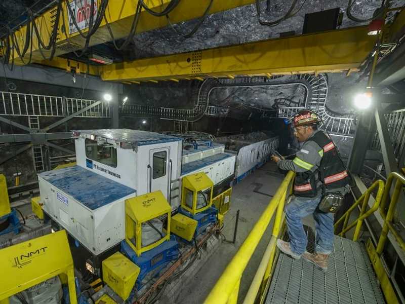 Nasib 7 pekerja Freeport tertimbun longsor, komunikasi terputus