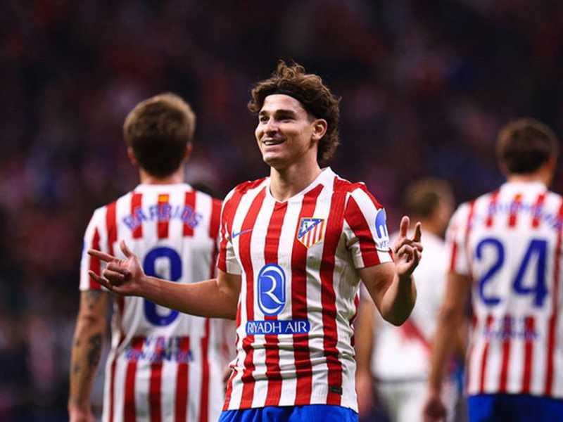 Simeone puji hat-trick Julian Alvarez, pagari dari Barcelona