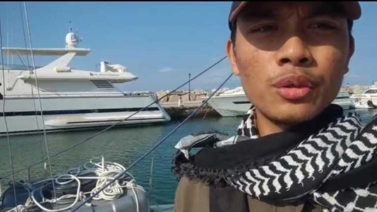 Relawan Indonesia Muhammad Fatur Rohman Berlayar ke Gaza dengan Kapal Kamr