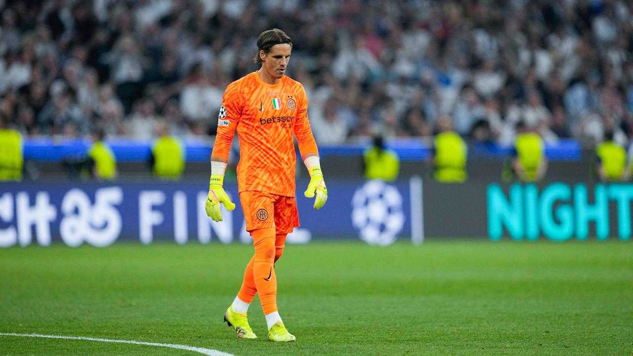 Inter Milan Bidik Kiper Muda Parma, Zion Suzuki: Pengganti Sommer?