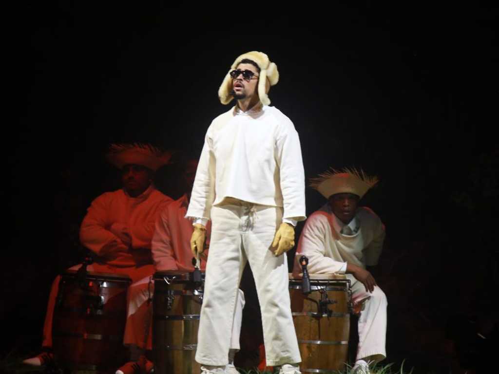 Bad Bunny tutup residensi di Puerto Rico, duet emosional dengan Marc Anthony