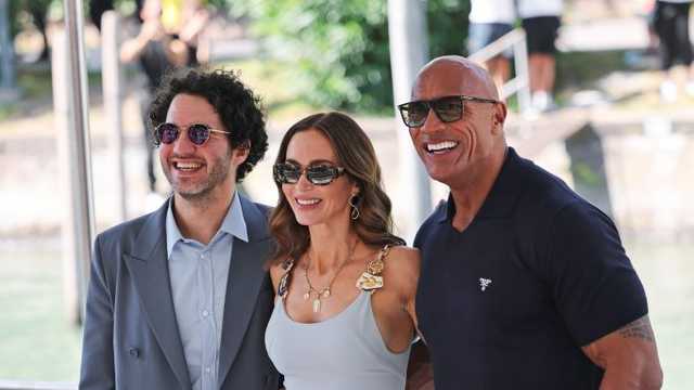 Dwayne Johnson & Emily Blunt Guncang Venice dengan Film MMA 'The Smashing Machine'