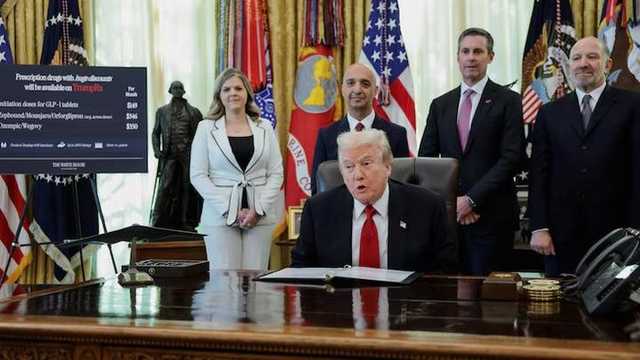 Acara Trump di Gedung Putih Terhenti, Petinggi Farmasi Tiba-tiba Pingsan