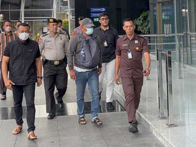 Bupati Ponorogo dan Adik Terjaring OTT KPK, Tiba di Jakarta