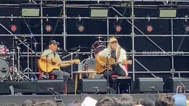 Iwan Fals & Ebiet G. Ade Duet Maut di Pestapora 2025, Pukau Ribuan Penonton!