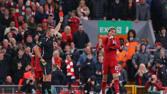 Hugo Ekitike diganjar denda Liverpool usai kartu merah
