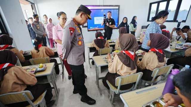 Kapolri Kawal Visi Prabowo, Tinjau Program Makan Gratis di Sekolah