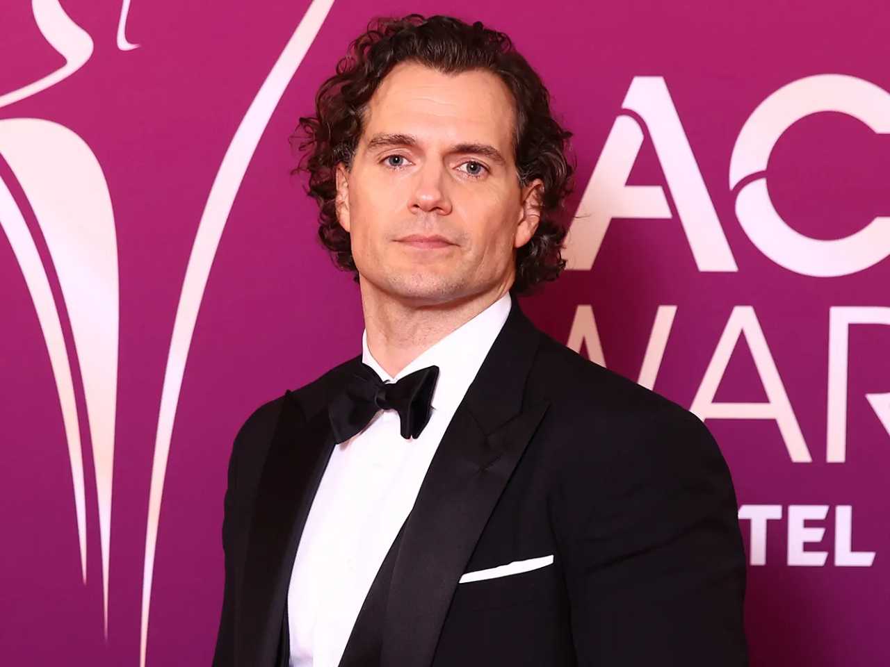 Henry Cavill cedera, syuting film Highlander ditunda