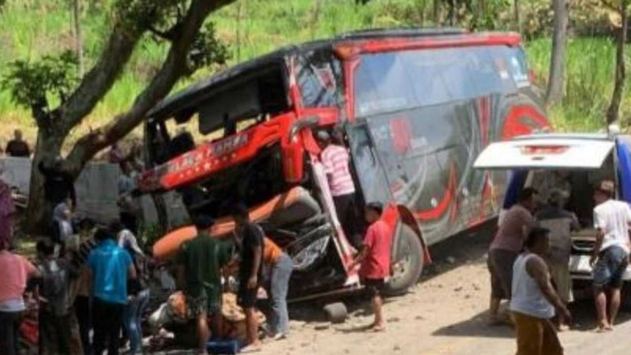Kecelakaan bus wisata di Probolinggo, 6 tewas diduga rem blong