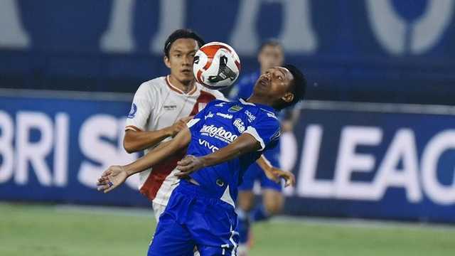 Persib Menang Dramatis 2-0 atas Persis, Meski Main 10 Pemain