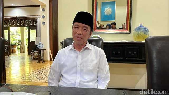 Jokowi Enggan Jawab Soal Dewan Pembina PSI, Minta Tanya Kaesang