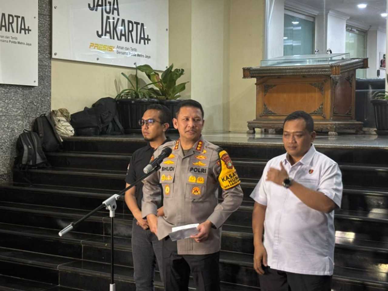 Kasus Ijazah Jokowi: Roy Suryo Cs Tidak Ditahan, Ajukan Saksi Meringankan