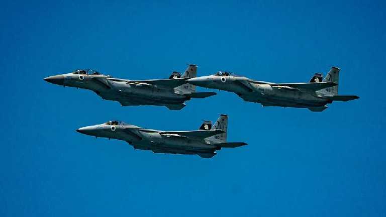 Serangan Israel Tewaskan Komandan IRGC, Iran Batasi Internet