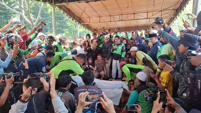 Kapolda Metro Hadiri Pemakaman Ojol Affan, Tewas Dilindas Rantis Brimob Banjir Duka