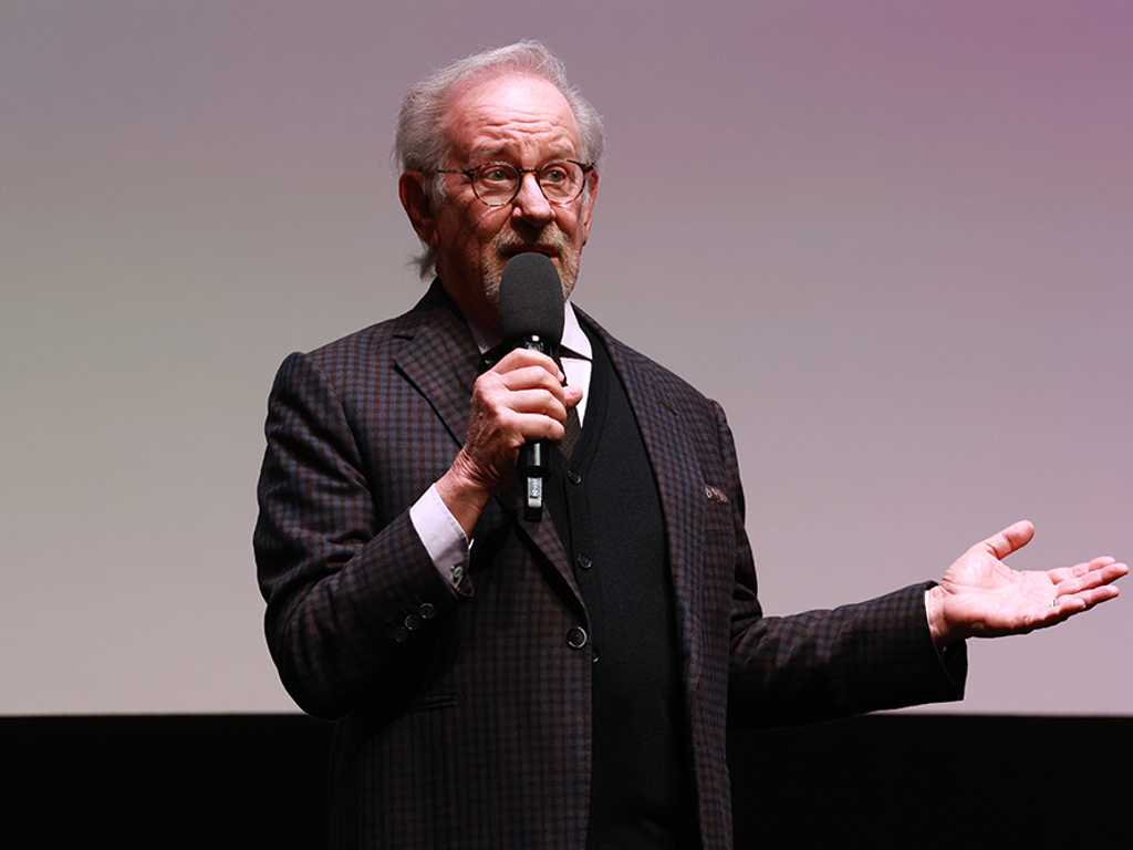 Steven Spielberg Kejutkan Penonton, Puji Film "Hamnet" Chloé Zhao