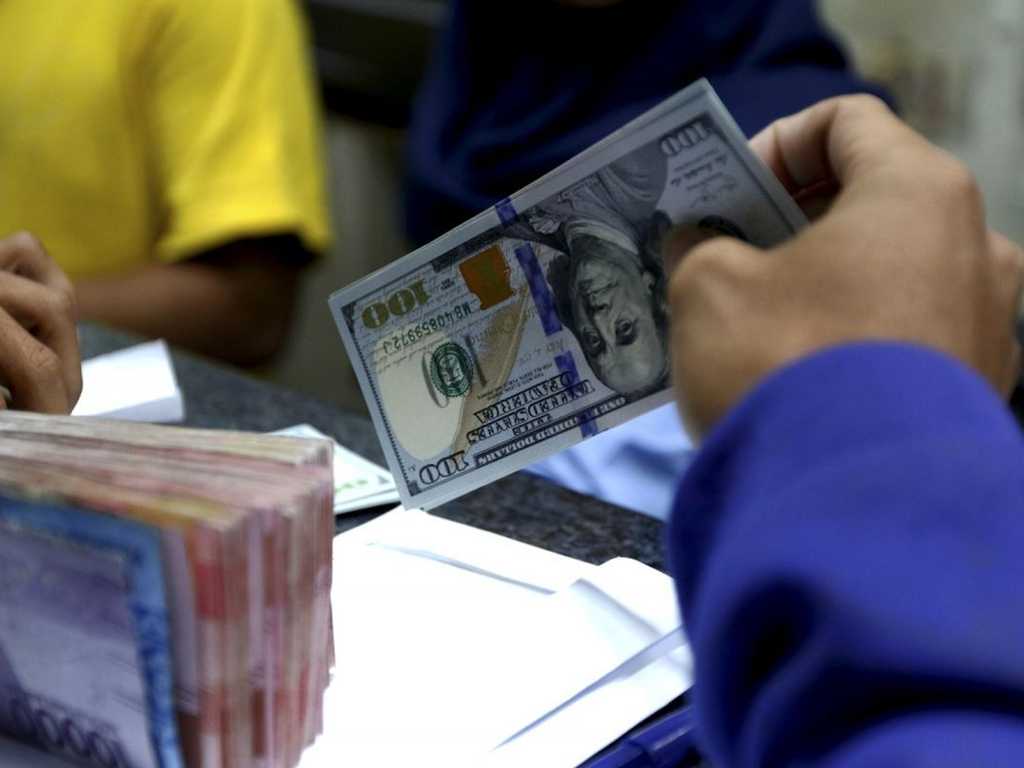 Rupiah melemah terhadap dollar AS, sentuh Rp 16.557