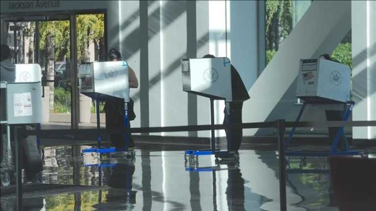 Virginia Kembali ke Demokrat, Abigail Spanberger Gubernur Wanita Pertama