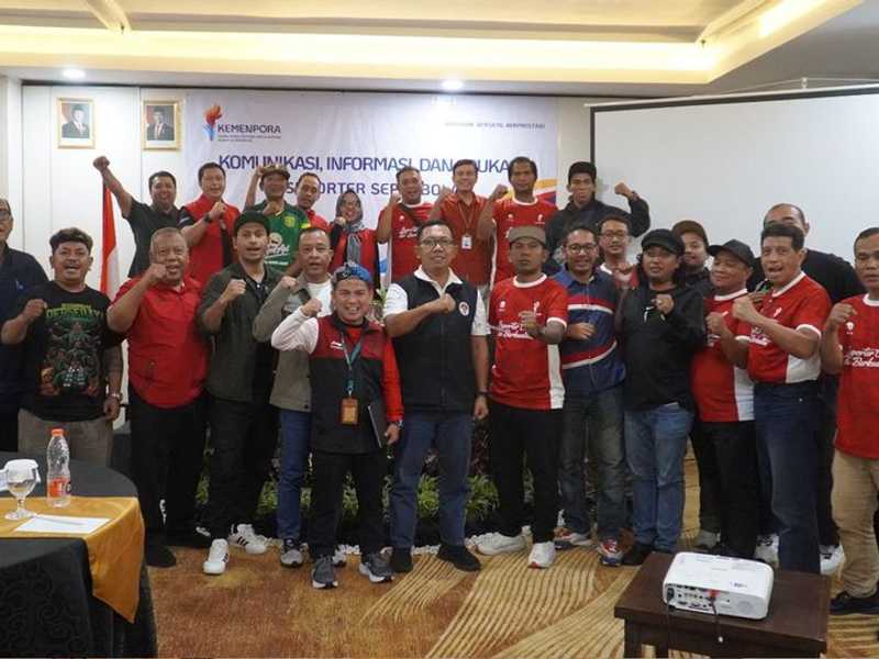 Kemenpora Tegaskan Peran Suporter Lewat UU SKN, Bonek Suarakan Aspirasi