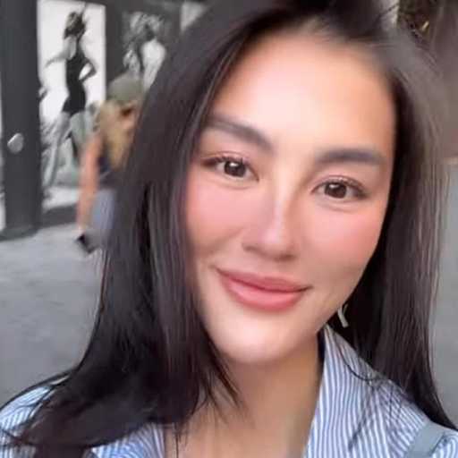 Agnez Mo Pilu Lantunkan Lagu Nasional dari Toronto, Dukung Indonesia