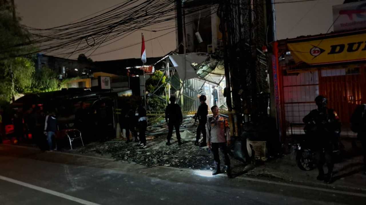 Gedung Nucleus Pondok Aren Meledak, Saksi Kaget Atap Roboh