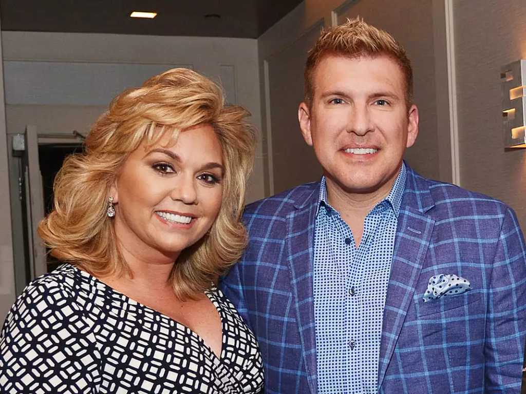 Julie Chrisley Bela Suami Todd di Tengah Tuduhan Perselingkuhan dan Penipuan