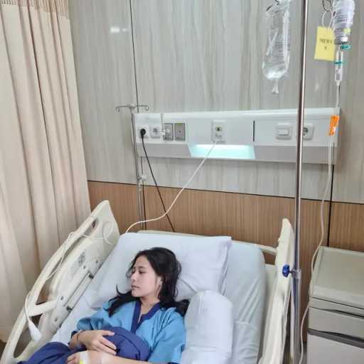 Prilly Latuconsina Tumbang, Dilarikan ke RS Akibat Stres dan Abaikan Alarm Tubuh