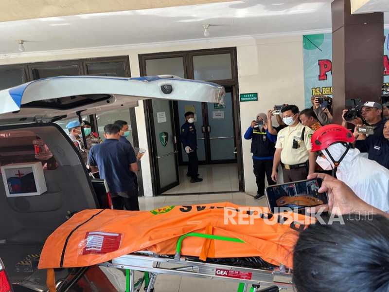 RS Bhayangkara Terima 45 Kantong Jenazah Korban Mushala Ambruk Ponpes Al Khoziny