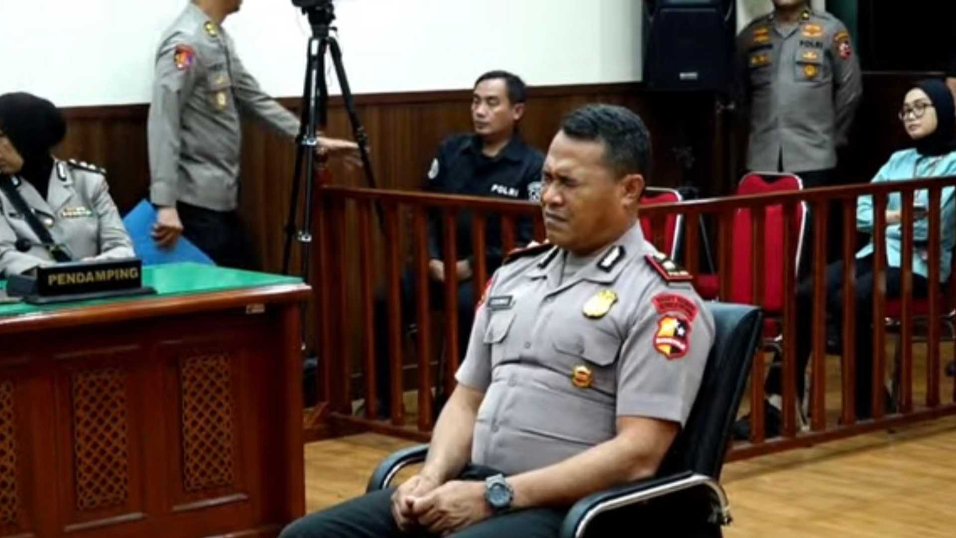 Dipecat Polri, Tangis Kompol Cosmas Pecah Usai Tahu Affan Terlindas dari Medsos